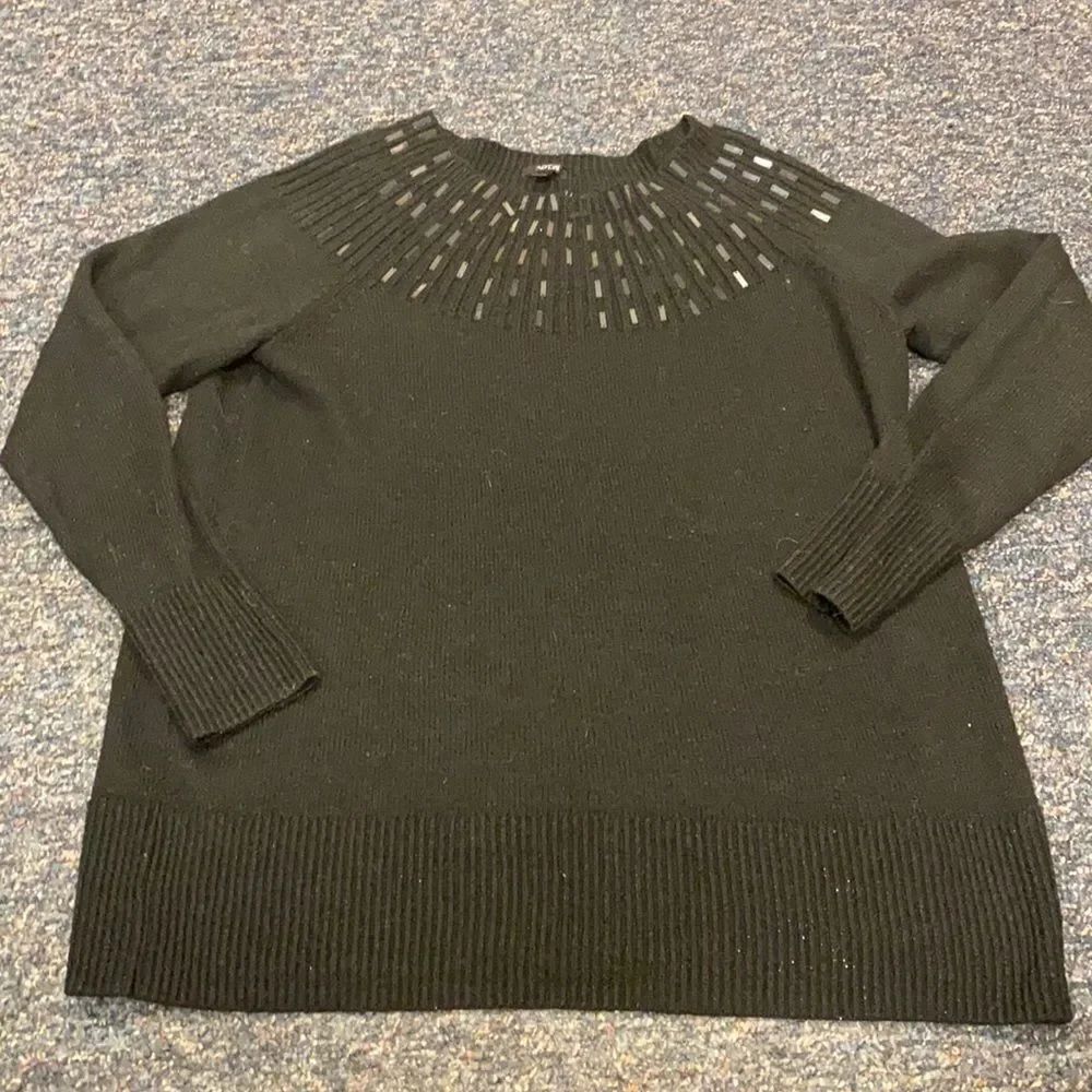 Apt. 9 Black Accented Sweater sz. XL